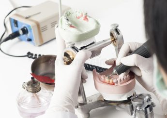 La collaboration entre le dentiste et le technicien de laboratoire